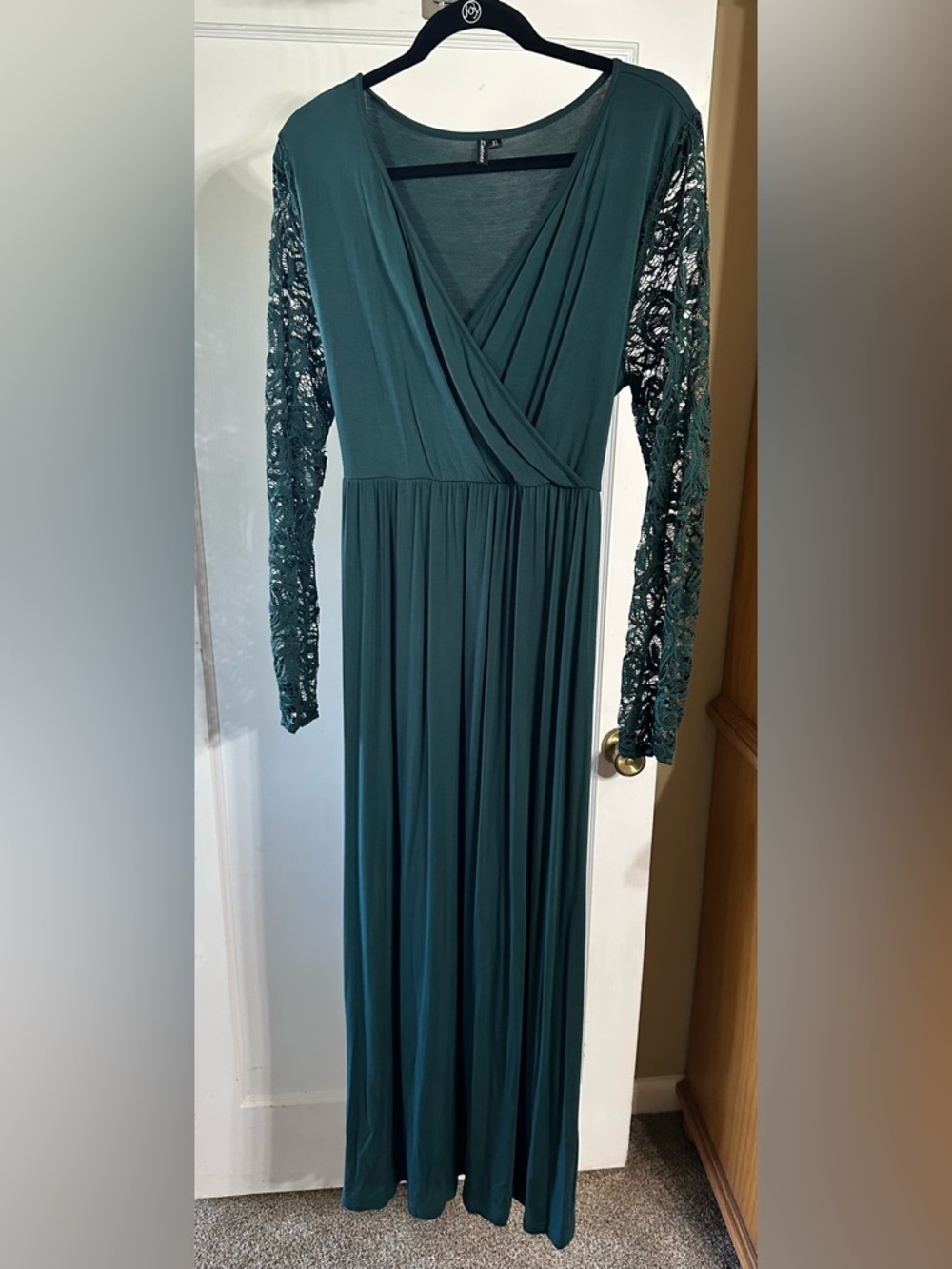 Women’s Deep Green Lace Sleeve Maxi Dress - Picture 4 of 10